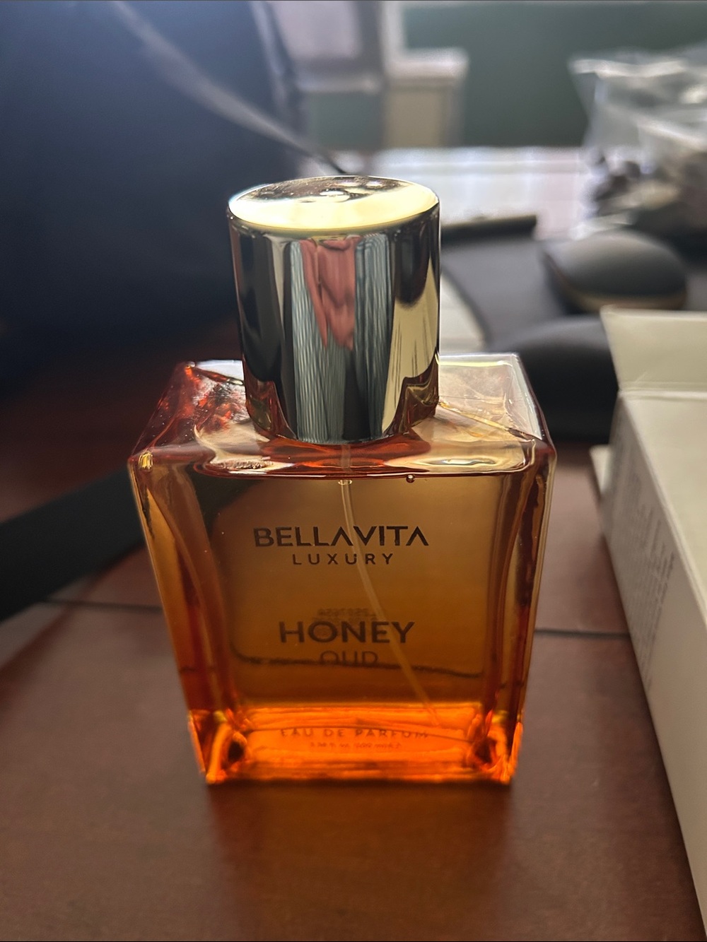 Honey Oud Eau de Parfum - White - Picture 2 of 3